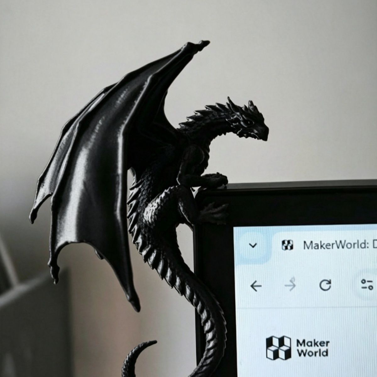 Coole Drachen-Liegenfigur Moni – Gaming Accessories Monitor Bewertung und Preis