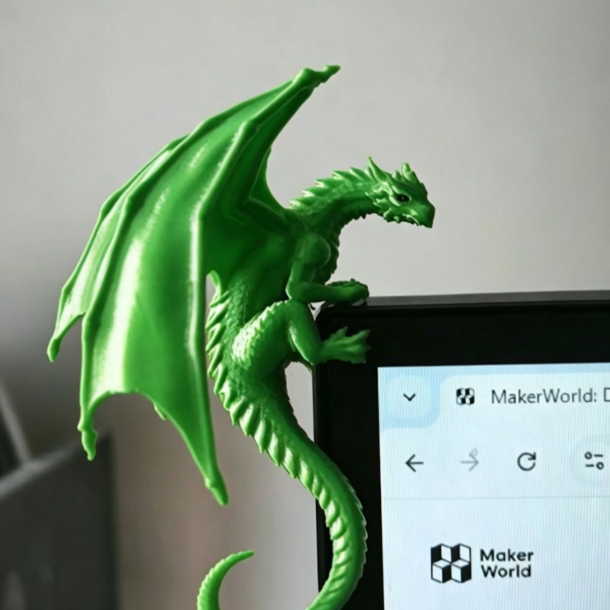 Coole Drachen-Liegenfigur Moni – Gaming Accessories Monitor Bewertung und Preis